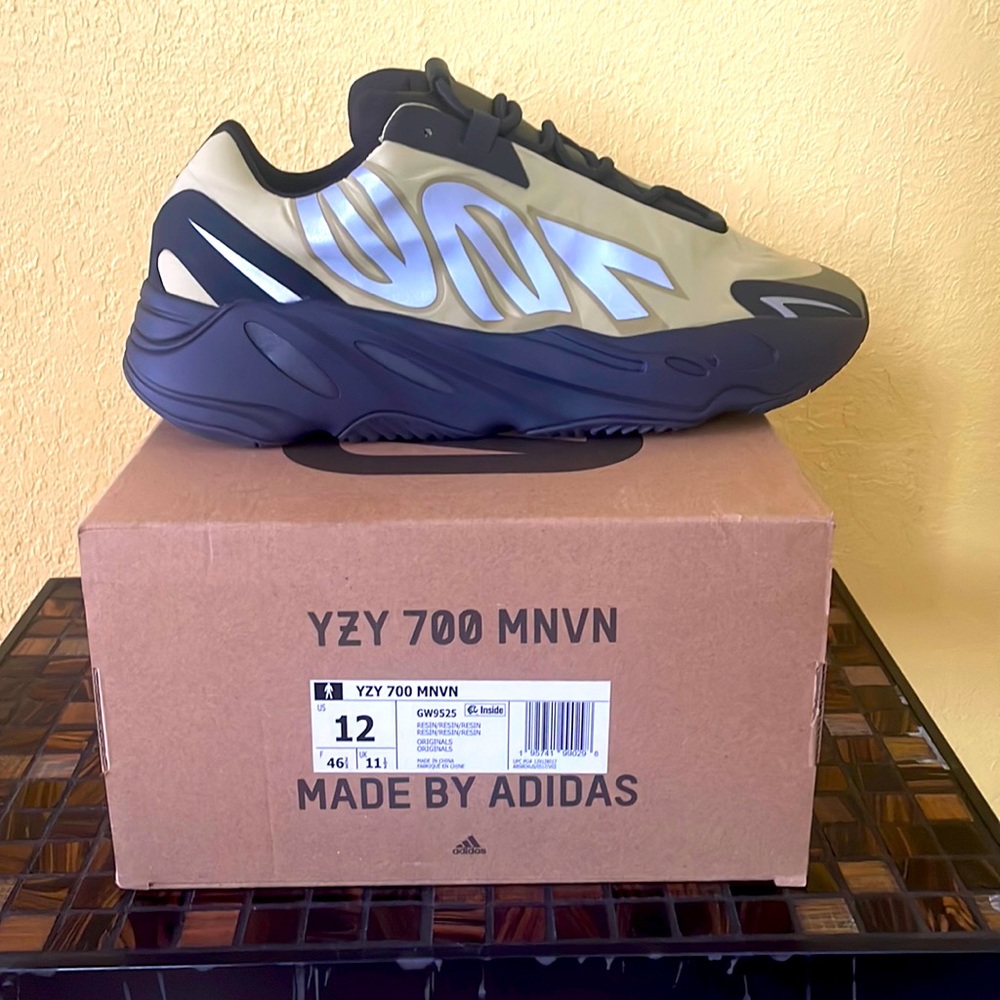 Yzy 700 MNVN